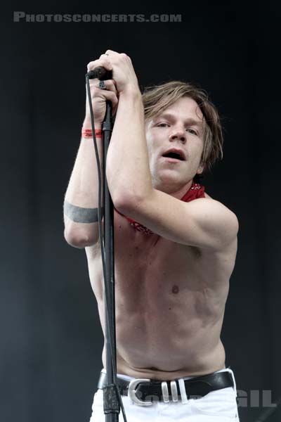 CAGE THE ELEPHANT - 2014-08-22 - SAINT CLOUD - Domaine National - Scene de la Cascade - Matthew Ray Shultz